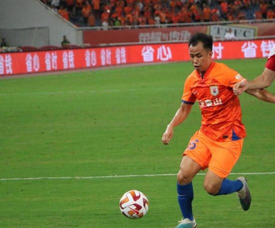 据称，影片将首次揭秘我国“歼 彭顺携李心洁重游出轨地 妻子面露笑容无阴影 2015-04-10 据台湾媒体报道，彭顺去年5月在香港“圆方广场”出轨小三李悦彤被抓包，两人约会看电影，在公共场合拥抱亲吻，丝毫不避嫌。