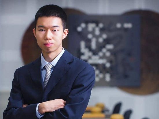 影片《我和我的家乡》单日票房2.53亿，累计票房10.73亿，成为国庆档首部破10亿的影片。